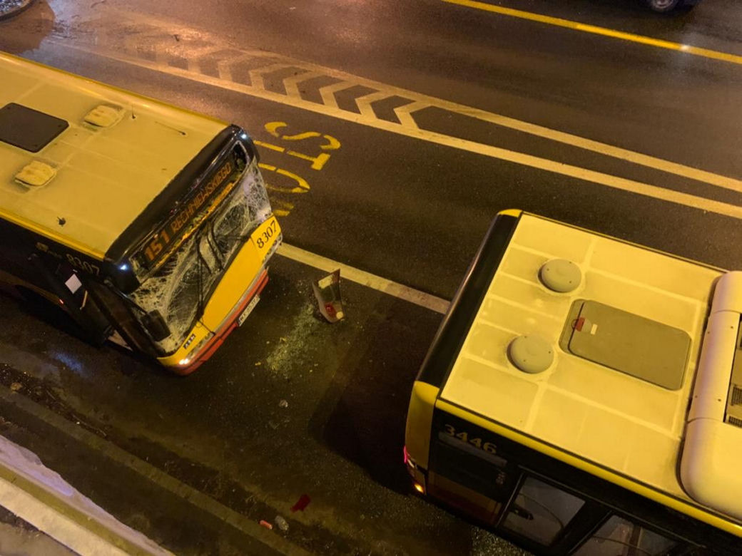 Zderzenie dwóch autobusów na Trasie Łazienkowskiej 