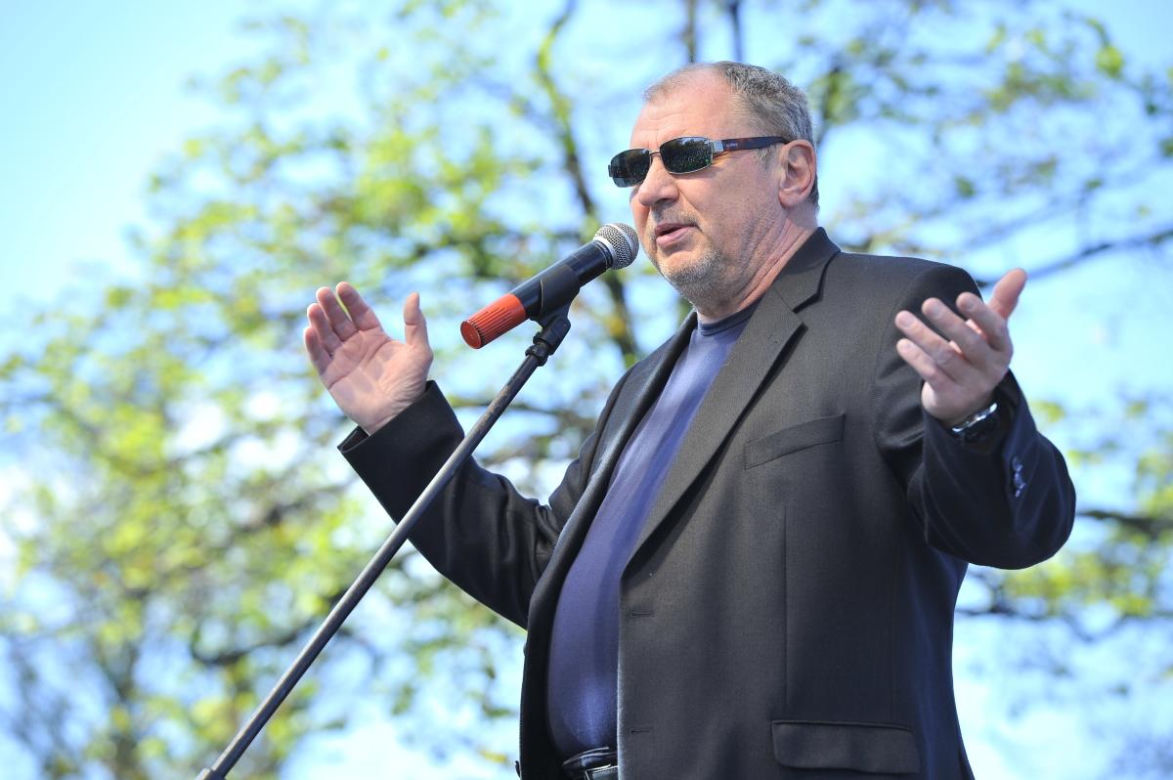 Rola Ferdynanda Kiepskiego niemal zepsuła mu karierę. Czym zajmuje się obecnie Andrzej Grabowski i jak zmienił się przez lata?