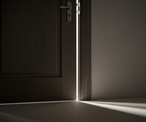 Sylwestrowy koszmar w Nieradzie. Co doprowadziło do złamania nosa policjantowi?