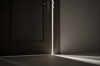 Sylwestrowy koszmar w Nieradzie. Co doprowadziło do złamania nosa policjantowi?