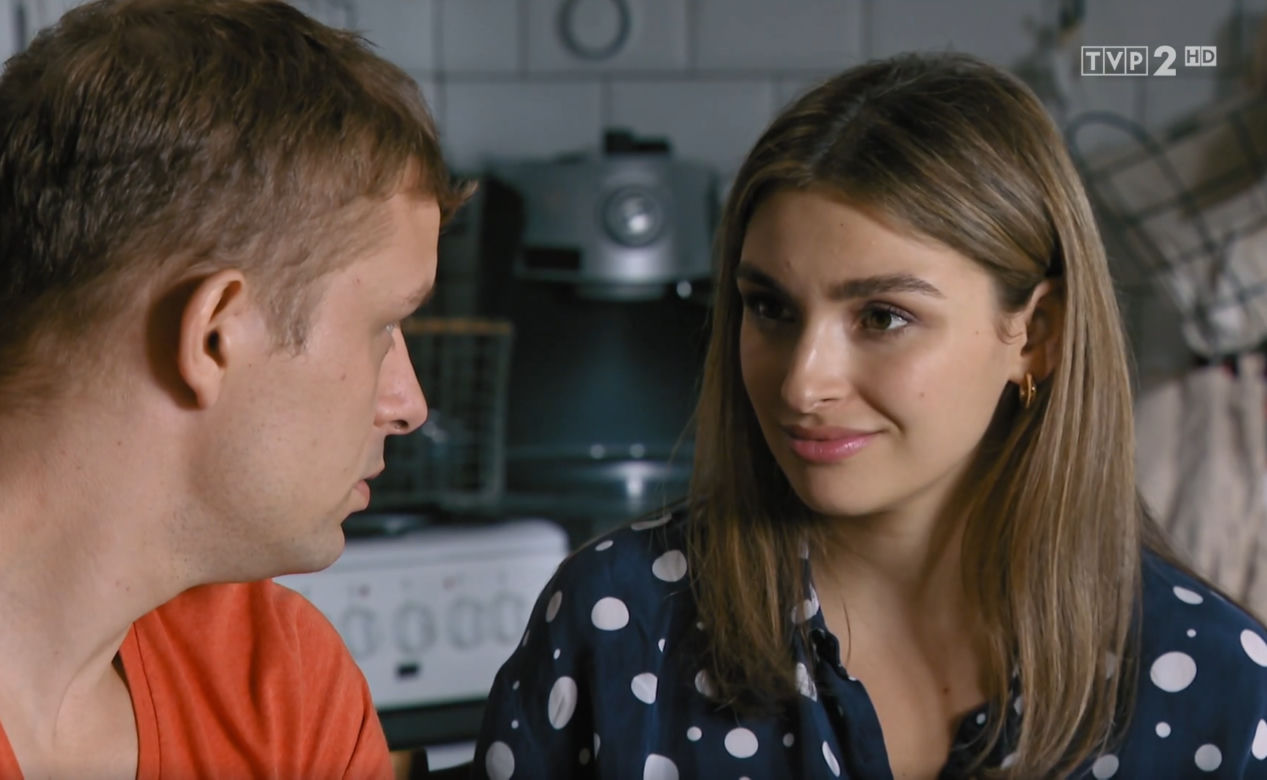 Barwy szczęścia, odcinek 2360, Klara (Olga Jankowska), Hubert (Marek Molak)