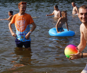 Szaleństwo w wodzie i na lądzie. Patrol ESKA Summer City wpadł na plażę do Piecek [WIDEO, ZDJĘCIA]