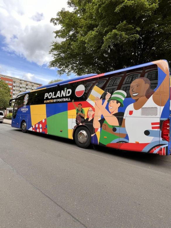 Tym autobusem będą jeździć na mecze piłkarze z Polski