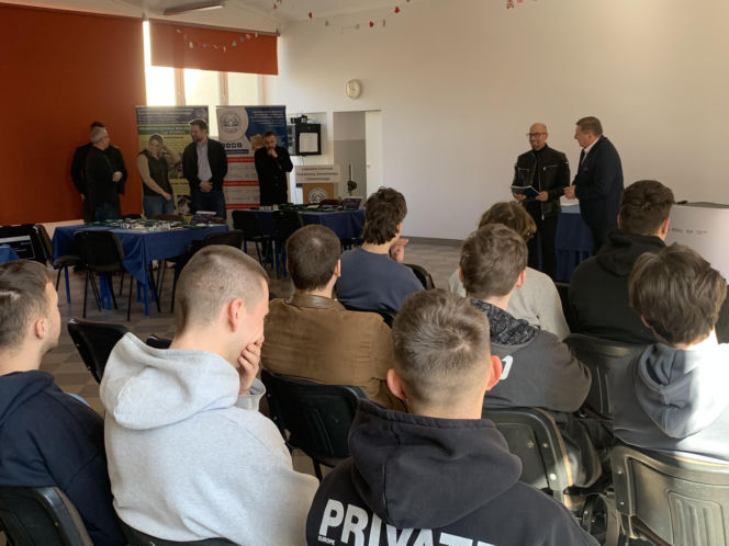 Precyzyjni naukowcy ruszyli w trasę. Na początek pojawili się w lubelskiej szkole