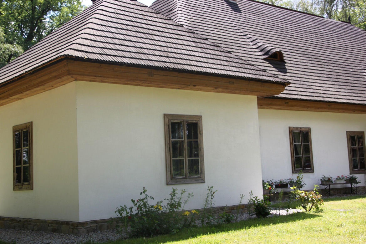 To sławny dwór w Małopolsce. Skrywa mrożącą krew w żyłach tajemnicę