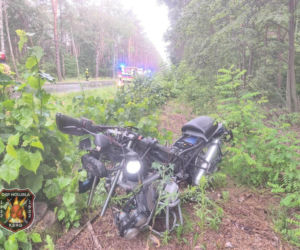 Zderzenie motocykla i osobówki w miejscowości Hołubla w gminie Paprotnia
