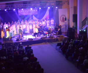 Koncert muzyki chrześcijańskiej przyciągnął tłumy! Zobacz zdjęcia z Cecylianki