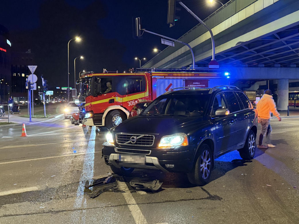 Kłótnia dwóch braci zakończona wypadkiem. Jeden wiózł drugiego na aucie. Potem się rozbili