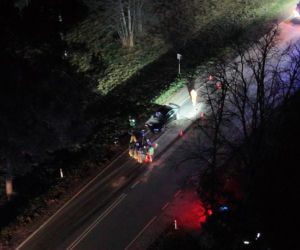 Koszmar na DK 50. 11-latka nie żyje. W auto wbiło się drzewo z ciągnika