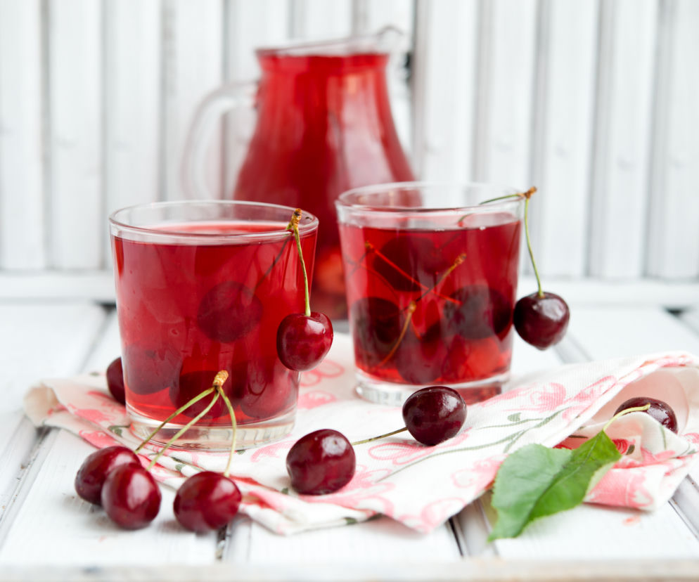 Kompot z czereśni - przepis na 2 słoiki 0,5 l
