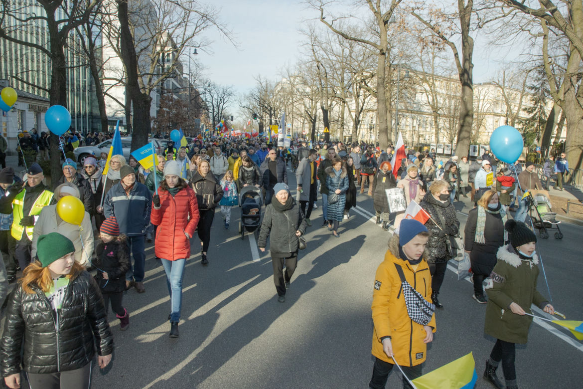 Warszawa. Manifestacja pod hasłem: Matki wołają przestańcie strzelać do dzieci!