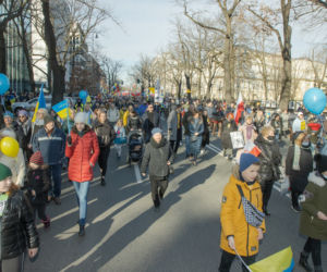 Warszawa. Manifestacja pod hasłem: Matki wołają przestańcie strzelać do dzieci!