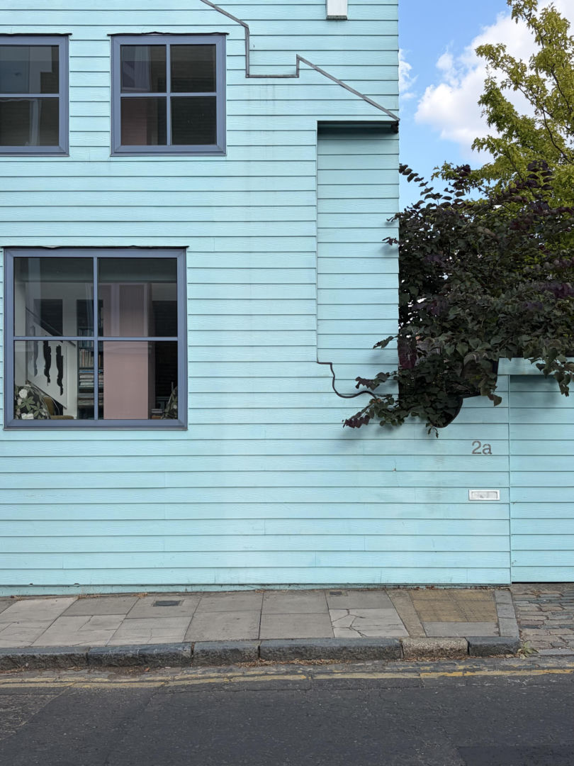 Blue House w Londynie od FAT