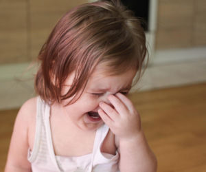 Odruch z niemowlęctwa może zostać z dzieckiem latami. Wpływa na nerwowość i koncentrację 