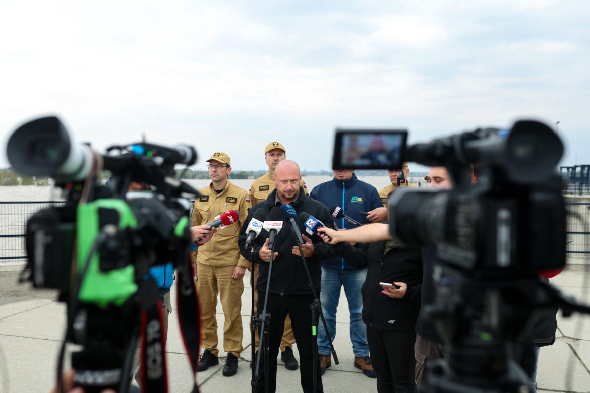 Przeciek na zaporze Racibórz. Na miejscu wojsko. Nowe informacje