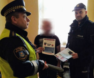 KOSZMAR! Tym tarnowianie palą w swoich piecach! Policja walczy ze smogiem 