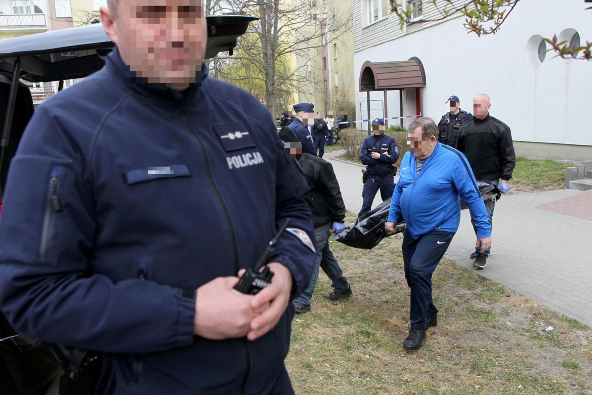 Przerażająca relacja sąsiadów, W mieszkaniu w Wołominie znaleziono ciała dwóch osób, ranny 19-latek w szpitalu