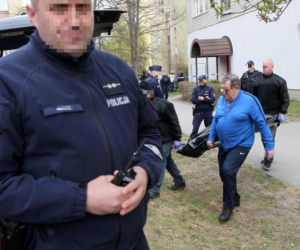 Przerażająca relacja sąsiadów, W mieszkaniu w Wołominie znaleziono ciała dwóch osób, ranny 19-latek w szpitalu