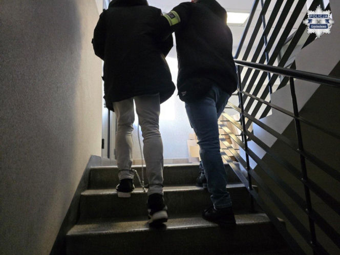 Stanął w obronie kobiety, więc skatowali go maczetami. Usłyszeli zarzuty usiłowania zabójstwa