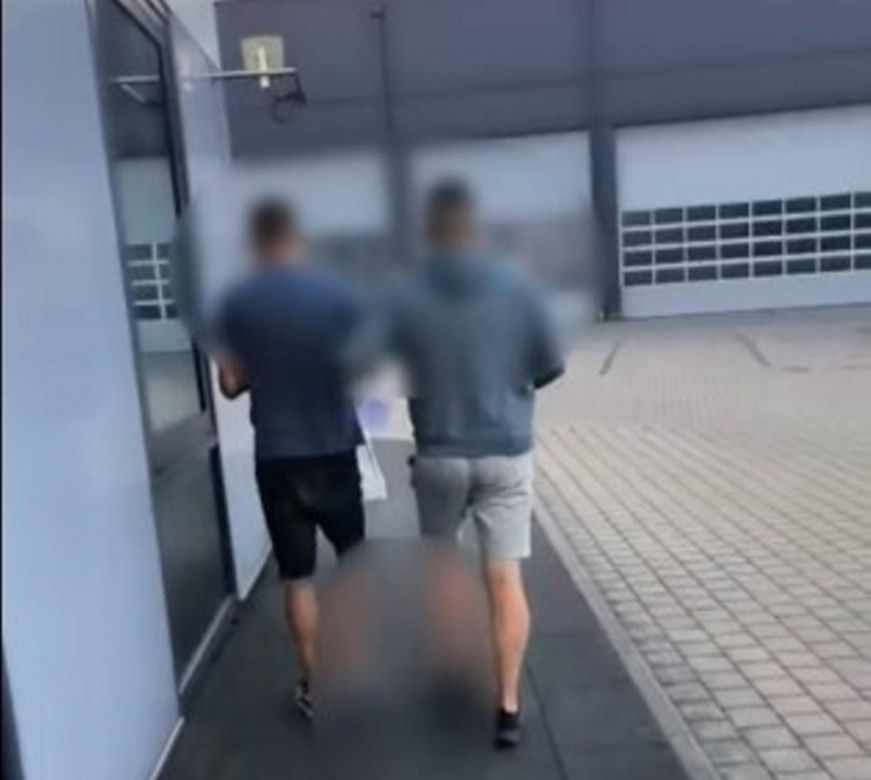 Gdańsk. Złodziej mitsubishi sam zwrócił pojazd policjantom. Powiedział, że "gryzło go sumienie" [ZDJĘCIA]