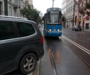 Mistrzyni kierownicy z Krakowa. Zablokowała tramwaj. Na jaw wyszły też inne smaczki! 