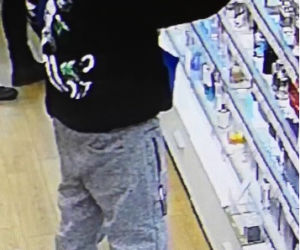 Gliwice: Ukradli perfumy w CH Forum. Rozpoznajesz ich? Daj znać policji [ZDJĘCIA]
