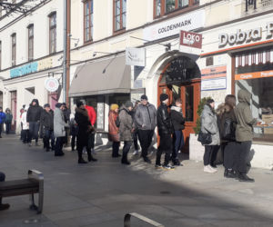 Lublinianie czekają nawet 1,5 godziny po pączki! [GALERIA]