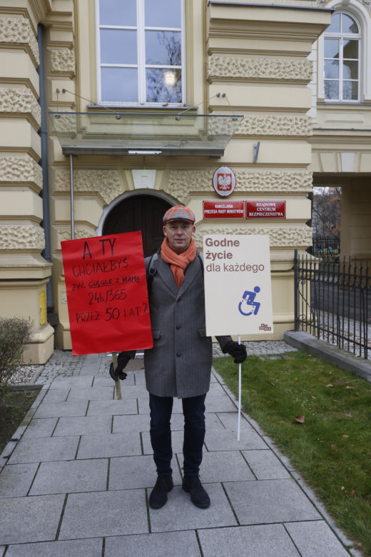 Protest osób z niepełnosprawnościami pod Kancelarią Premiera