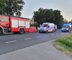 Kożuszki-Kolonia. Jeden 18-latek nie żyje, dwóch zostało rannych! ZDJĘCIA z koszmarnego wypadku bmw na DK nr 92