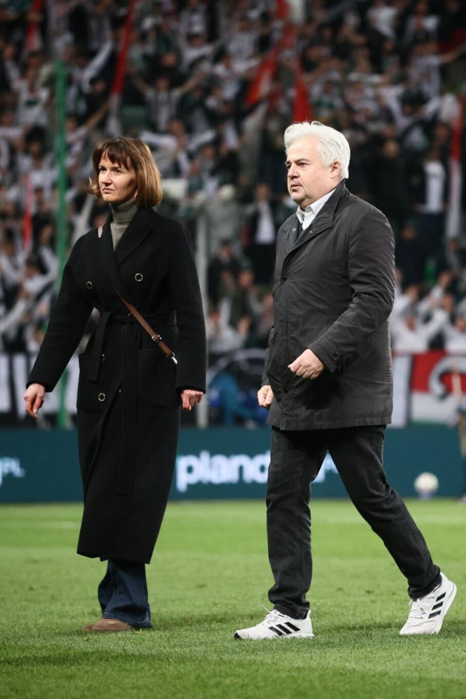Żona i brat Jacka Magiery na meczu Legii