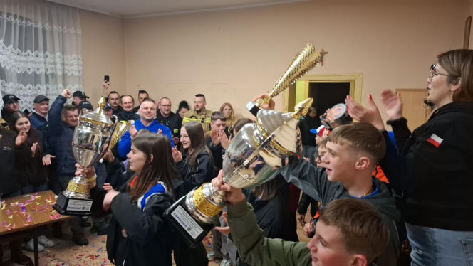 Sukces młodych strażaków i strażaczek z Machcina. Zdobyli dwa wicemistrzostwa Polski