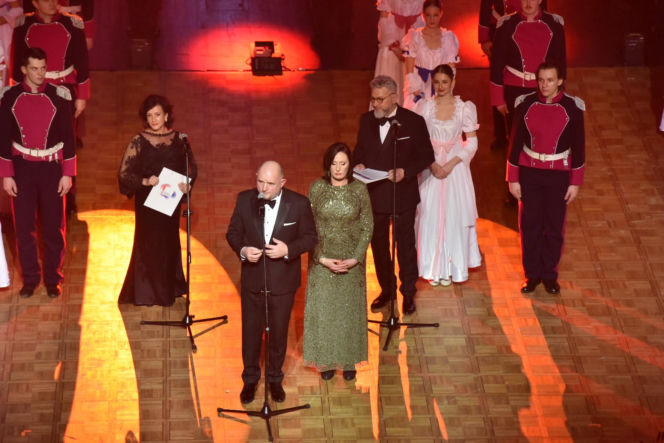 XIV Marszałkowski Bal Dobroczynny w CKK Jordanki. Zdjęcia ze środka. Efektowne kreacje VIP-ów