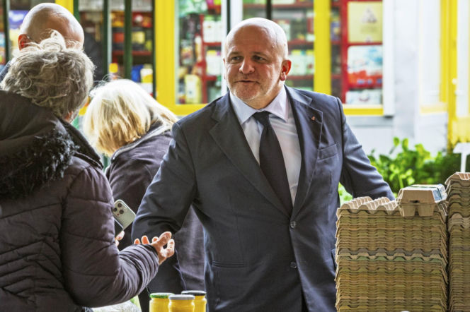 Paweł Kowal na bazarze