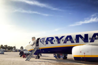 Drugi bilet lotniczy za pół ceny! Ryanair uruchomiło wyprzedaż na Black Friday