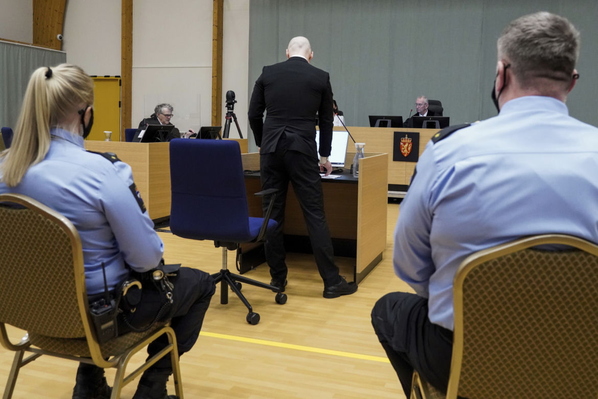 Breivik chce szybciej wyjść z więzienia. Jego ojciec: "Szkoda, że mnie też nie zabił"