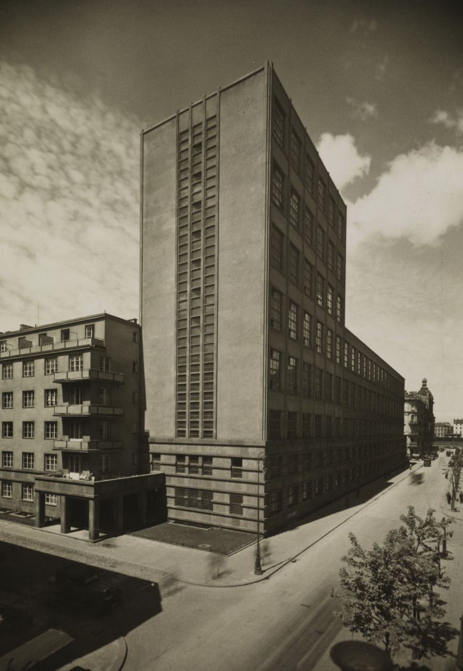 Apartamenty na wynajem przy Św. Barbary w Warszawie: modernizacja kamienic według Grupy 5