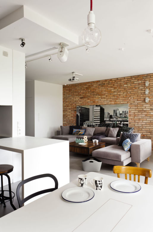 Salon z cegłą