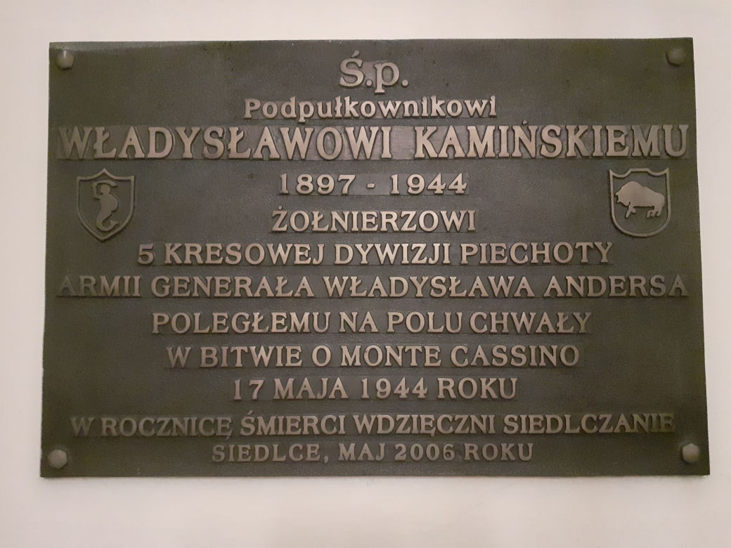 Jak wyglądał kościół garnizonowy w Siedlcach z zewnątrz i w środku w marcu 2021 roku?
