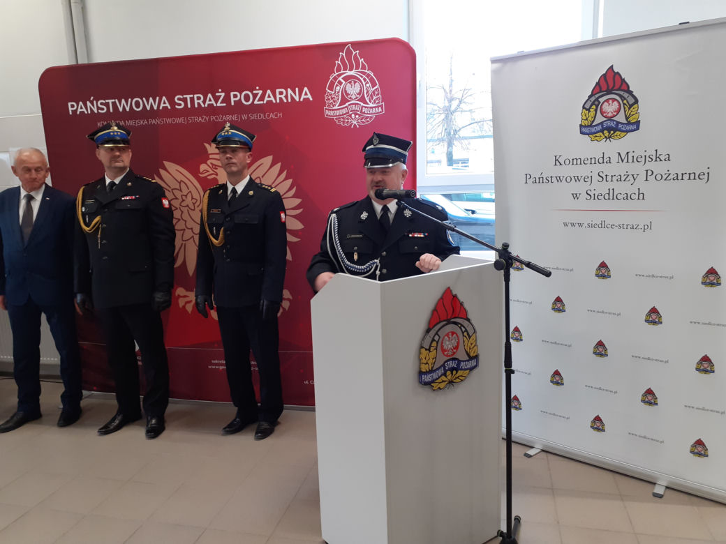 Przekazanie promes dla młodzieżowych drużyn strażaków ochotników w KM PSP w Siedlcach