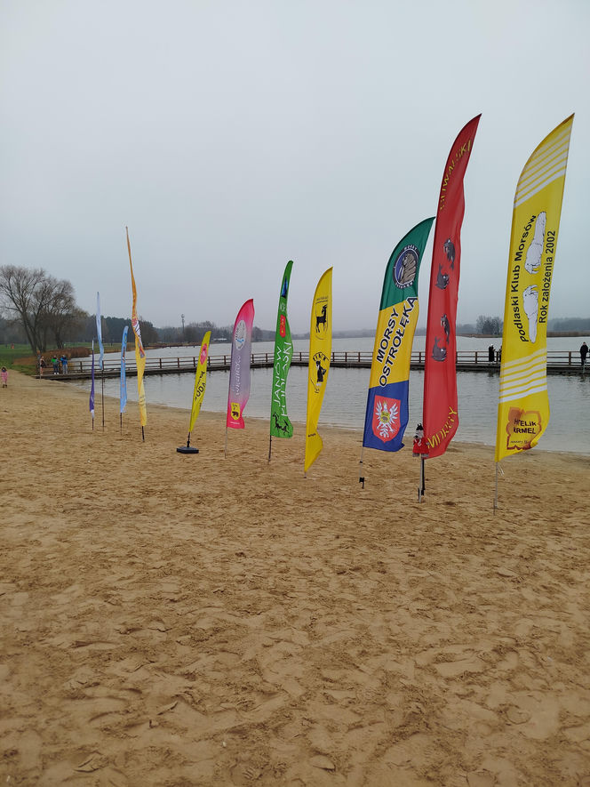 Mazowieckie Morsy otworzyły sezon morsowania 2025/2026 nad zalewem w Siedlcach