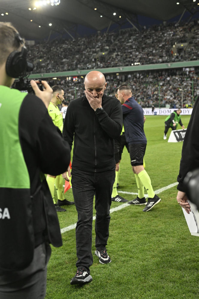 Kibice nie zawiedli podczas meczu Legia - Widzew. Efektowne zdjęcia z trybun