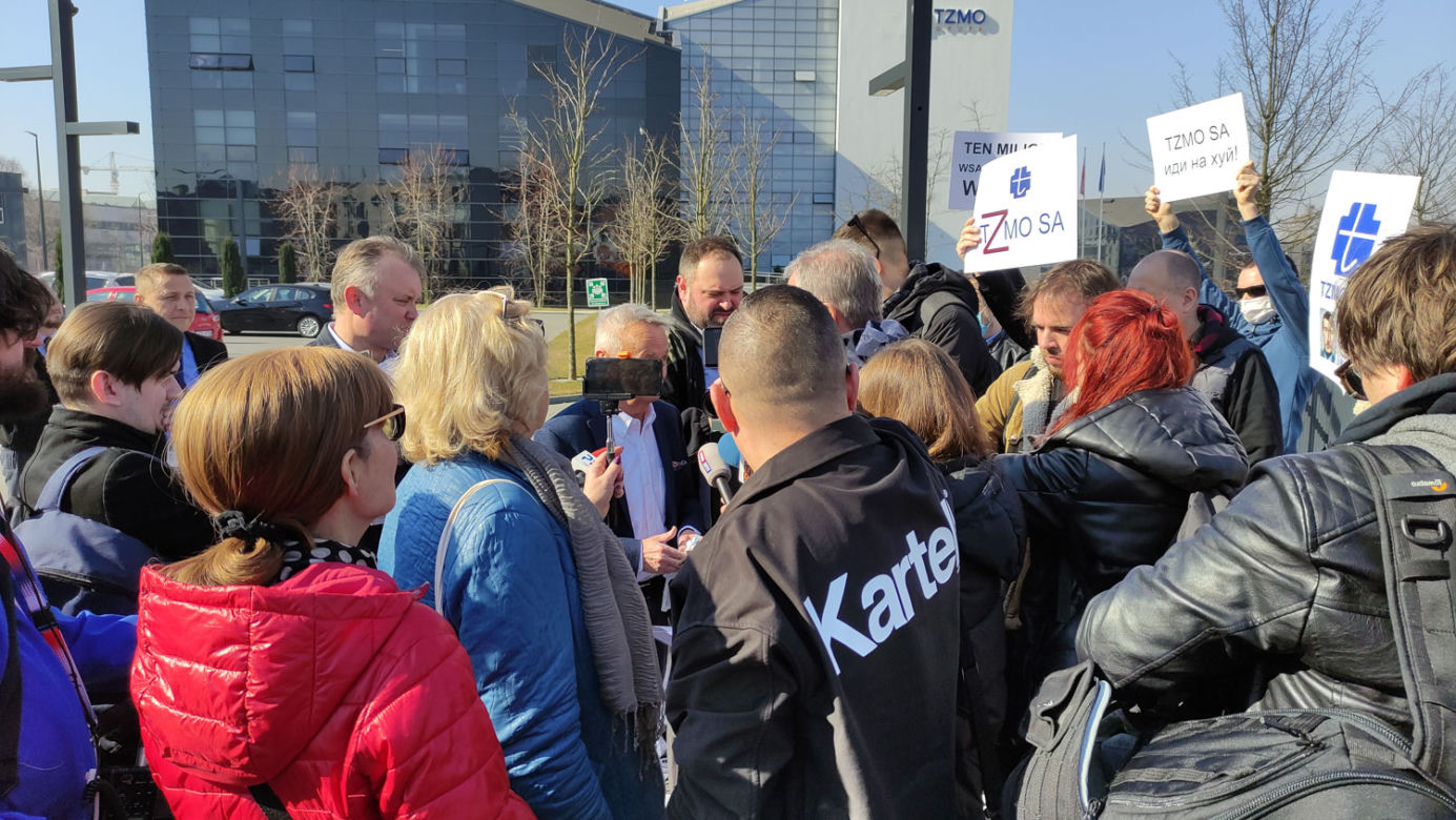 Protest pod siedzibą TZMO. Co dalej z Toruńskimi Zakładami Materiałów Opatrunkowych w Rosji?