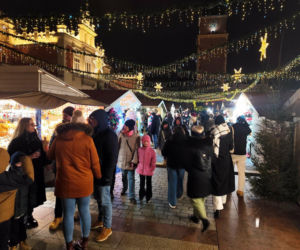 Tłumy na bożonarodzeniowym jarmarku na Rynku. To ostatnie dni żeby go odwiedzić