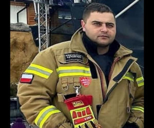 Krzysztof wracał z obchodów Święta Wojska Polskiego. Nagle wjechał w niego samochód. Żołnierz i strażak walczy o powrót do sprawności