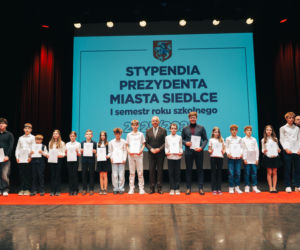 Najzdolniejsi uczniowie odebrali stypendia Prezydenta Miasta Siedlce
