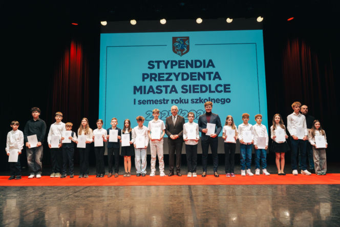 Najzdolniejsi uczniowie odebrali stypendia Prezydenta Miasta Siedlce