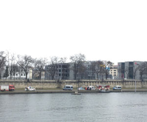 Kraków: Akcja służb przy kładce Bernatka. Z Wisły wyłowiono mężczyznę