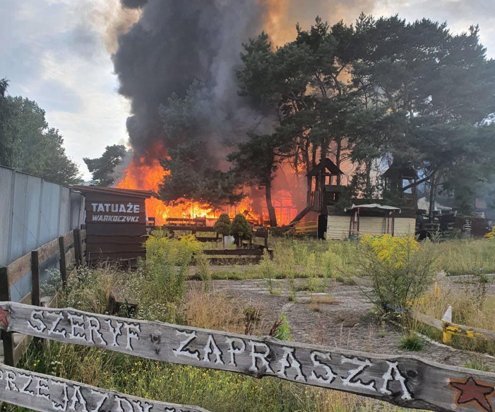 Pożar w Gdańsku. Zapłonęły pozostałości po ranczu przy deptaku