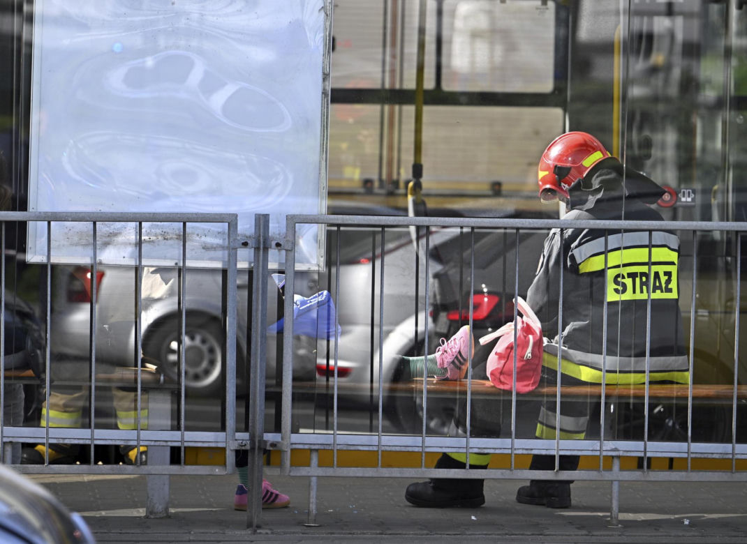 „Otworzyłam oczy, wszyscy leżeli na ziemi”. Szokująca relacja pasażerki. Zderzenie tramwajów w centrum stolicy