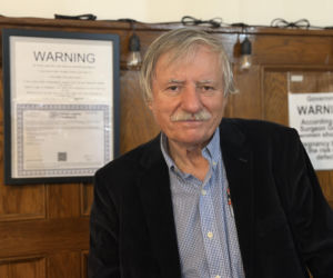Zachwyca Polonię już od 35 lat i znów to zrobił! Udany wernisaż Janusza Skowrona 